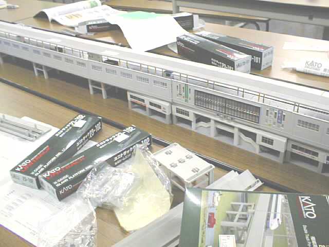 (部会で行なった仮組みの様子)