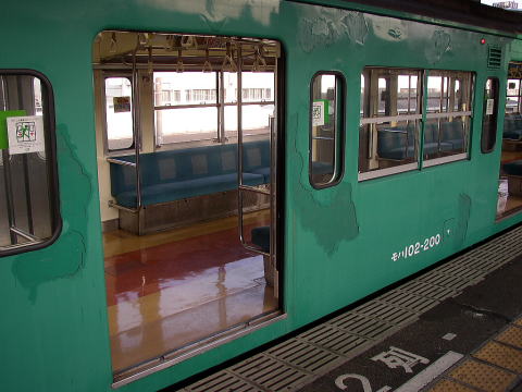 (塗装のはげた103系)