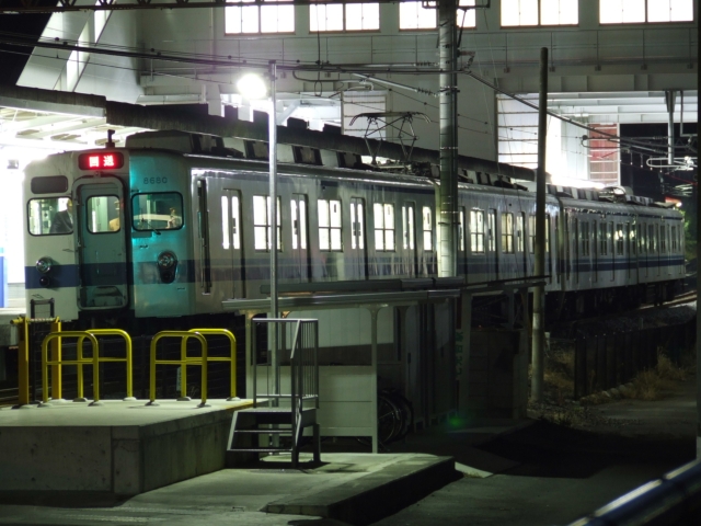 (ナコ駅に停車中)