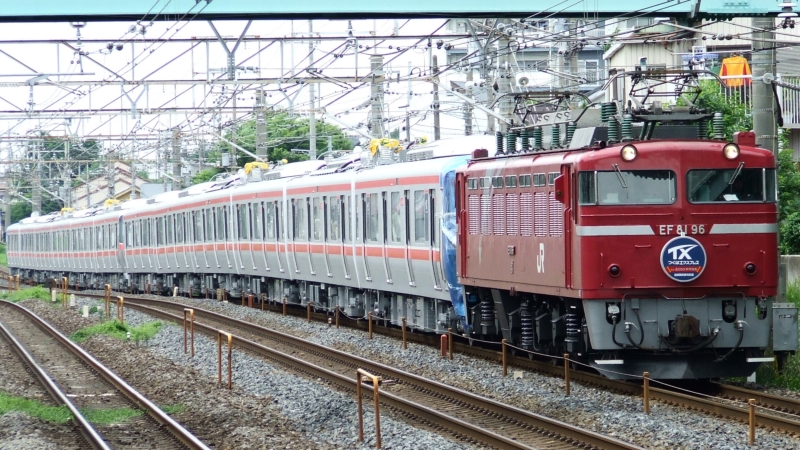 (南柏を通過する甲種輸送列車)
