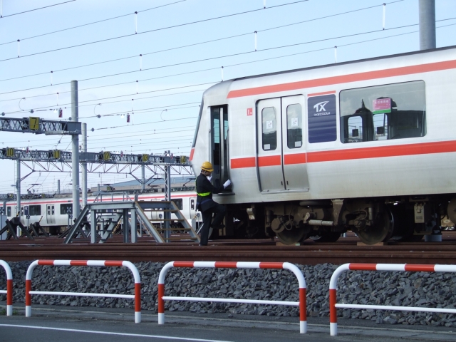 (現場確認 4035列車担当乗務員が降車)